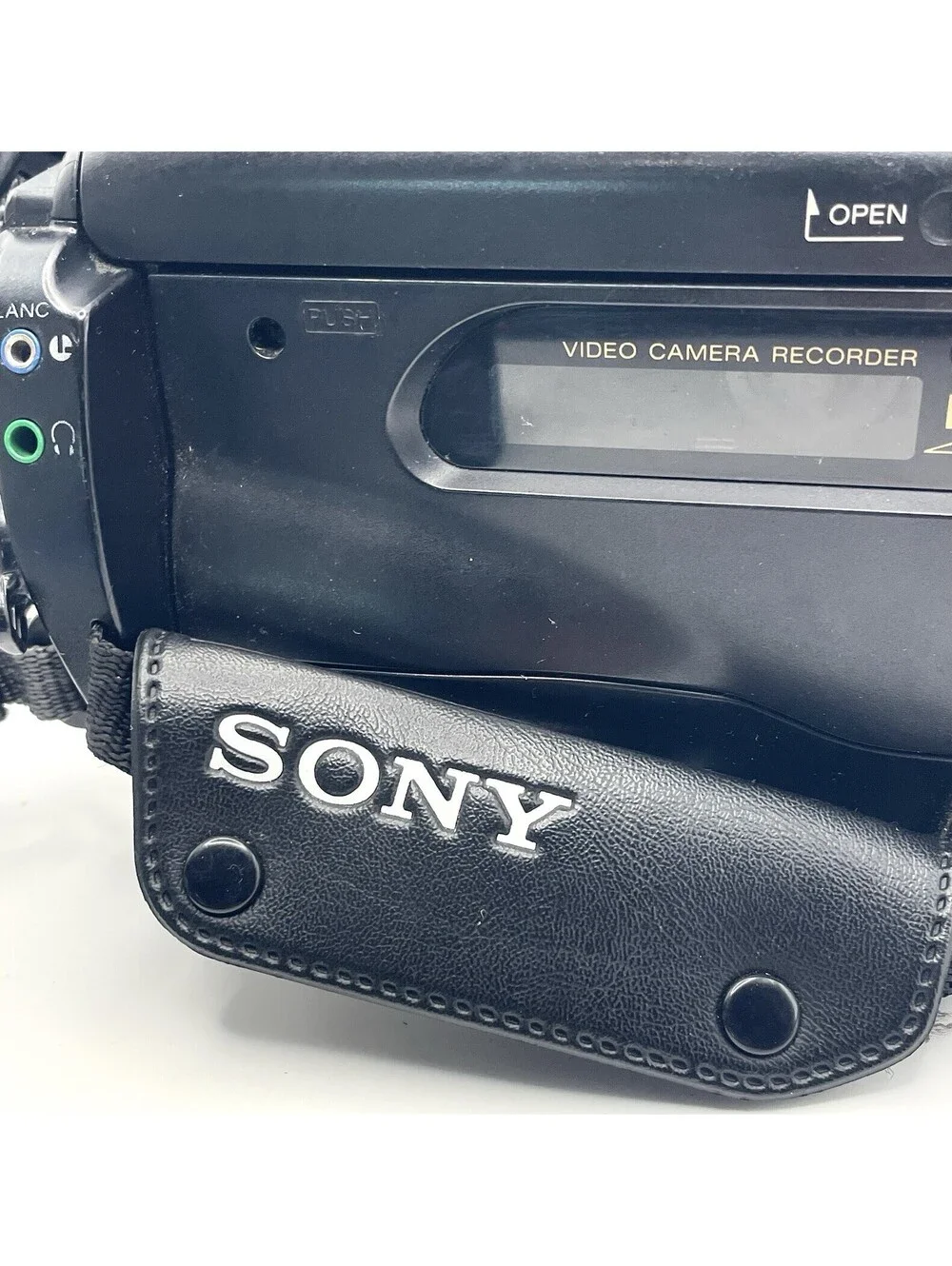 Sony Handycam 8mm Video 8 Video Camera Recorder CCD-TR93 - W/ Wall Plug AC-V16